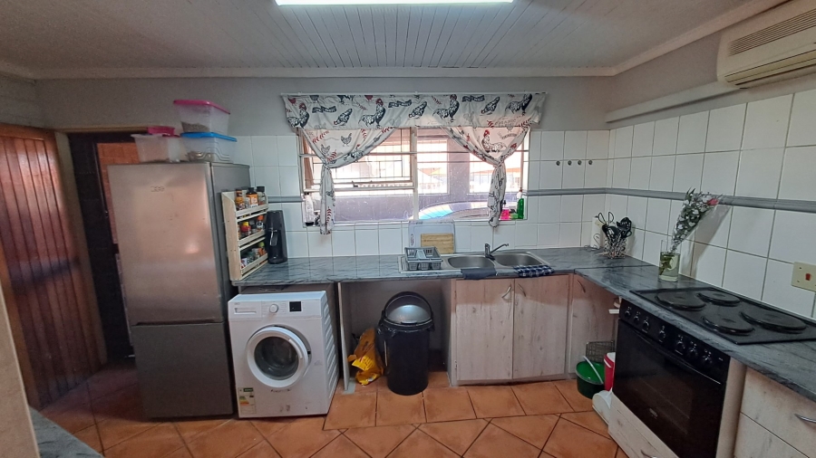 4 Bedroom Property for Sale in Langenhovenpark Free State